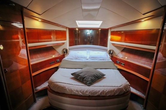 luna yacht | AED700/hour